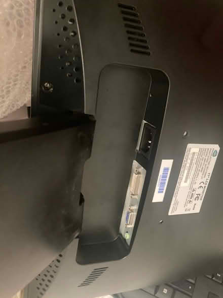 Photo of free 17” LCD monitor and keyboard (Leamington Spa Milverton CV32) #2