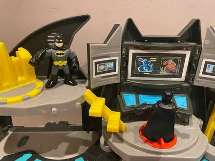 Photo of free Imaginext Bat Cave and figures (NE30) #1