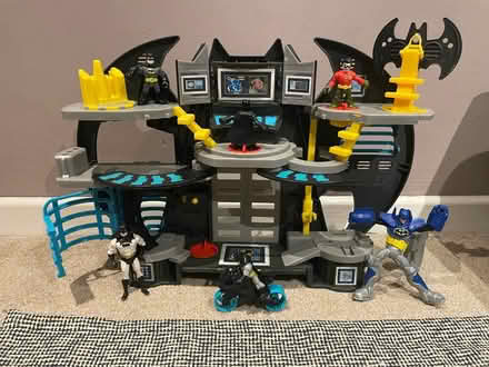 Photo of free Imaginext Bat Cave and figures (NE30) #2