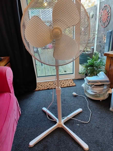 Photo of free Pedestal fan (Vange SS16) #1