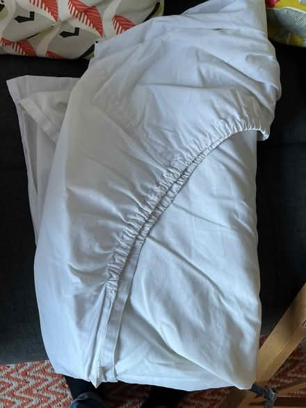 Photo of free Single fitted bed sheet (Colliers Wood SW19) #1