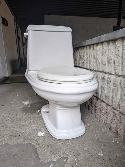 Photo of free toilet (Hunt Club) #2
