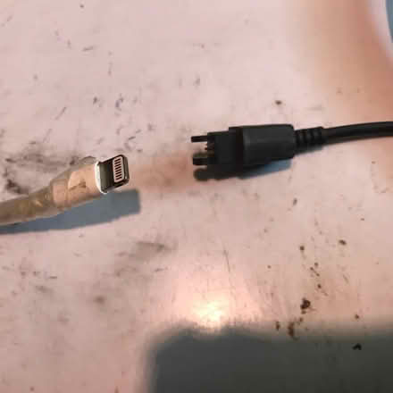 Photo of Son.E.Z600 & ifone 5 phone chargers (Mawneys, RM7) #1