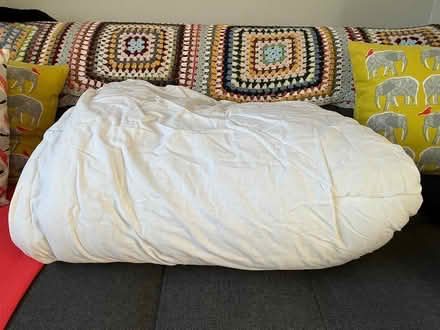 Photo of free 13.5 tog single polyester duvet (Colliers Wood SW19) #1