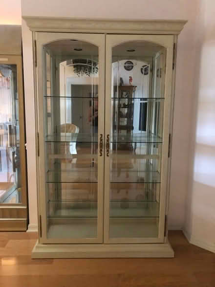 Photo of free Curio cabinet (Santo Domingo) #1
