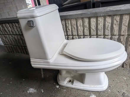 Photo of free toilet (Hunt Club) #1