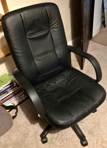 Photo of free Black office chair (LA6) #1