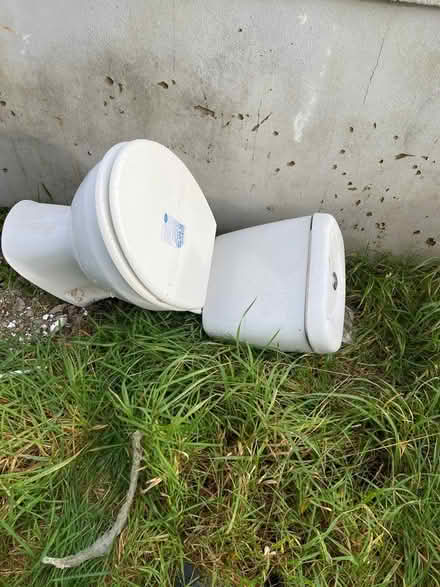 Photo of free Toilet (CA7 bridge house) #1