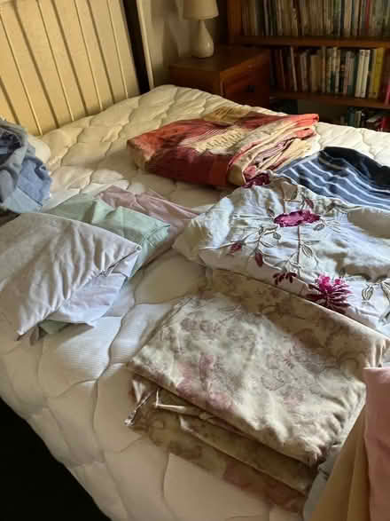 Photo of free Single duvets child and adult a few single flat sheets and a (Rusthall TN4) #1