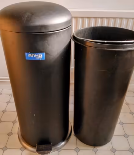 Photo of free flip top bin (IP9) #1