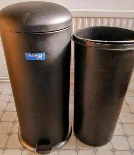 Photo of free flip top bin (IP9) #1