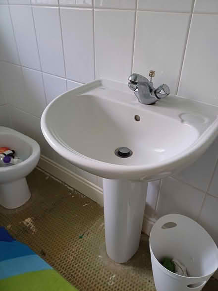 Photo of free Bathroom sink and pedestal. (IP4) #1