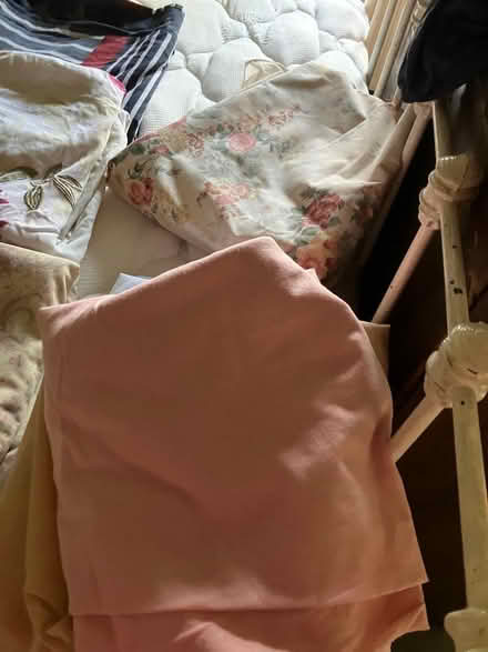 Photo of free Single duvets child and adult a few single flat sheets and a (Rusthall TN4) #3