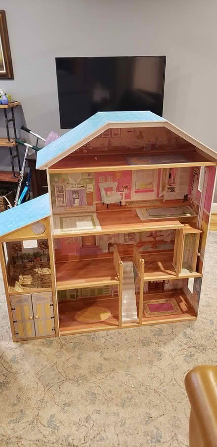 Photo of free Doll house (435 Quincy St NW) #1