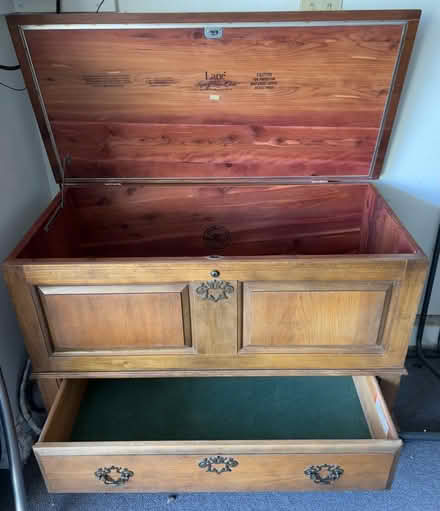 Photo of free Cedar chest (Antonio & Calle Marbella) #2