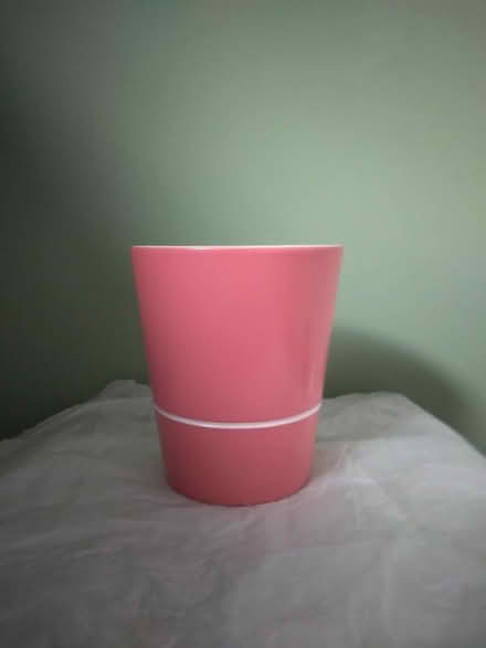 Photo of free Pink Plant Pot Holder (TN24) #1