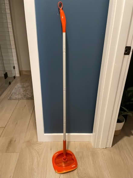 Photo of free Swiffer holder/handle (Zip 22306 Alexandria) #1