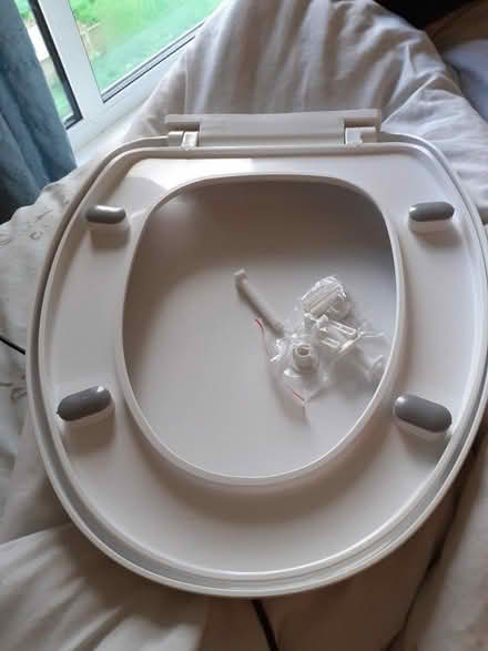 Photo of free Brand new toilet seat (Oakgrove MK10) #1