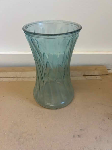 Photo of free Glass vase (W4 Chiswick) #1
