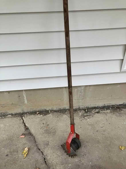 Photo of free manual lawn edger (Southwest Palatine) #1