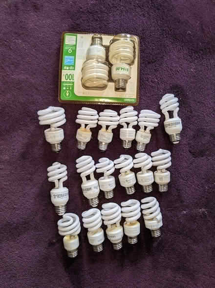 Photo of free compast fluorescent light bulbs (Washington Heights near GWB) #1