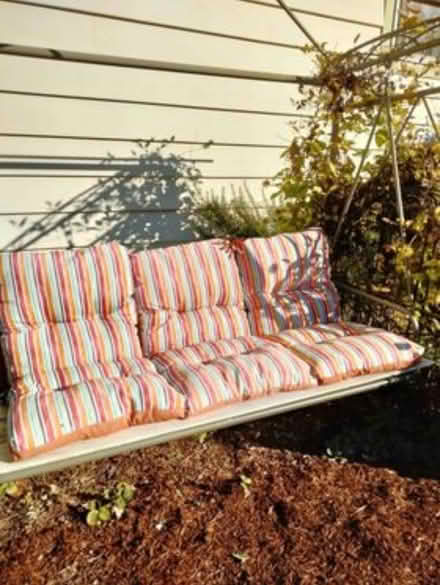 Photo of free Lawn swing (Parkrose) #1