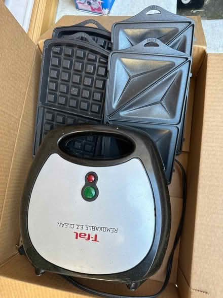 Photo of free T-Fal sandwiched and waffle maker (Shoreline Blvd-Middlefield Rd) #1