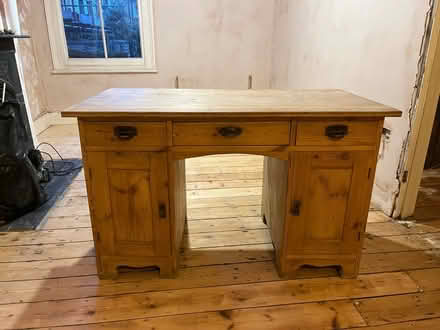 Photo of free wooden desk (pick up only) (Hammersmith) #2
