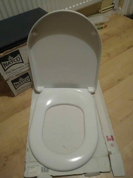 Photo of free White soft close hard plastic toilet seat - never used (Wellington TF1) #1