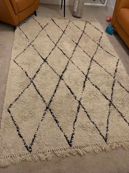 Photo of free Cream rug (DE55 Tibshelf) #1
