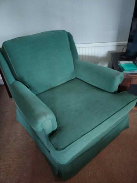 Photo of free Large sofa and two chairs (Middleton DE4) #1