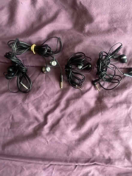 Photo of free 4 Ear phones (Trafford M16) #1