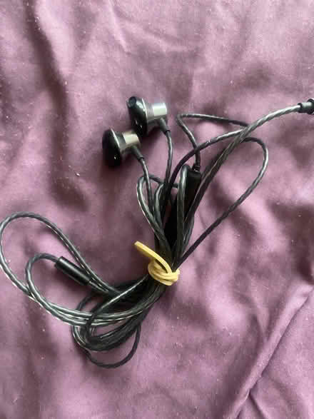 Photo of free 4 Ear phones (Trafford M16) #2