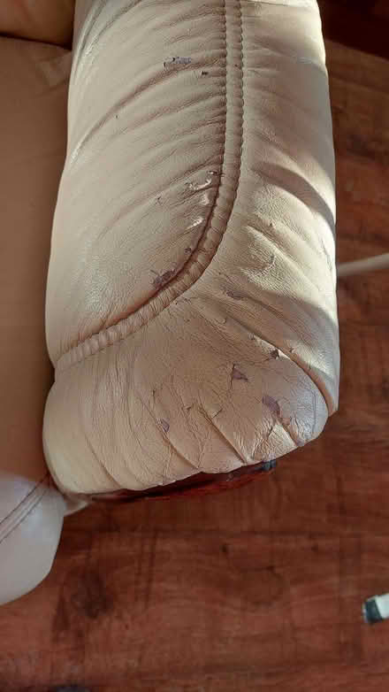 Photo of free Cream 3 Seater Leather Sofa (Oadby LE2) #4