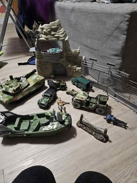 Photo of free Army toys and vehicles (LS8 (LS8 (Roundhay)) #1