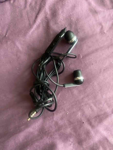 Photo of free 4 Ear phones (Trafford M16) #3
