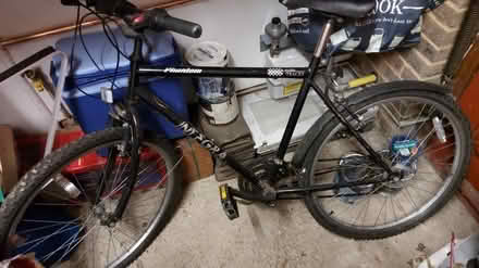 Photo of free 20" frame gents hybrid bike (Berrylands KT5) #1