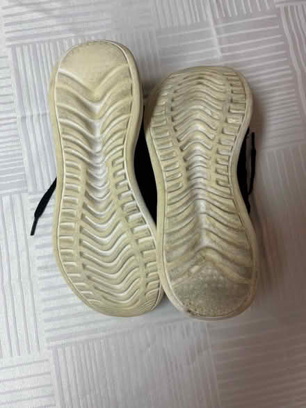 Photo of free Sketchers Shoes - 7.5 Women - 6 men (Avenue/ Eglinton) #3