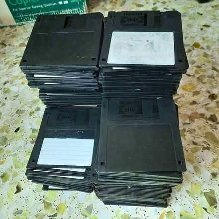 Photo of free 2.5 inch diskettes for handicraft (Tanjong Pagar Plaza) #1