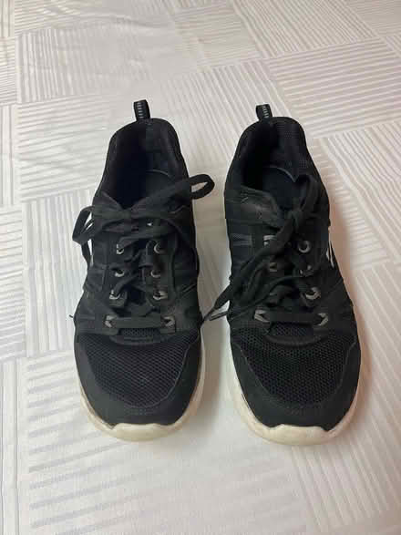 Photo of free Sketchers Shoes - 7.5 Women - 6 men (Avenue/ Eglinton) #2