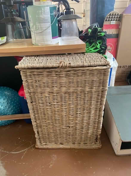 Photo of free Vintage(?) wicker hamper (Odenton Kings Heights) #1