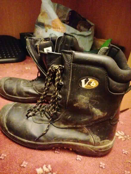 Photo of free Size 10 safety boots (AB16) #2