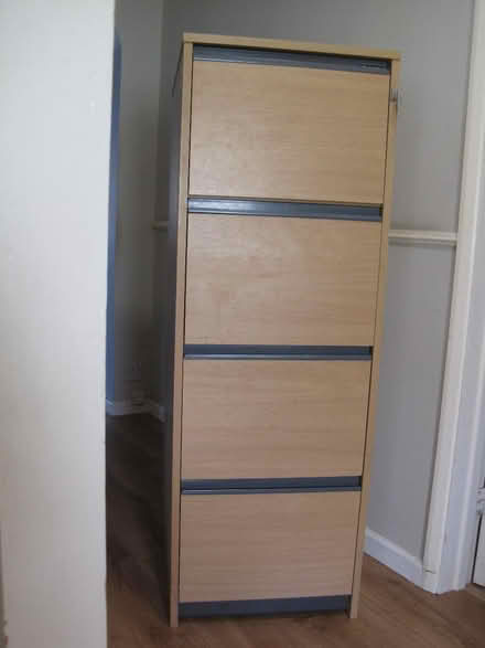 Photo of free Lockable, 4 drawer filing cabinet with keys (Purley CR8) #1