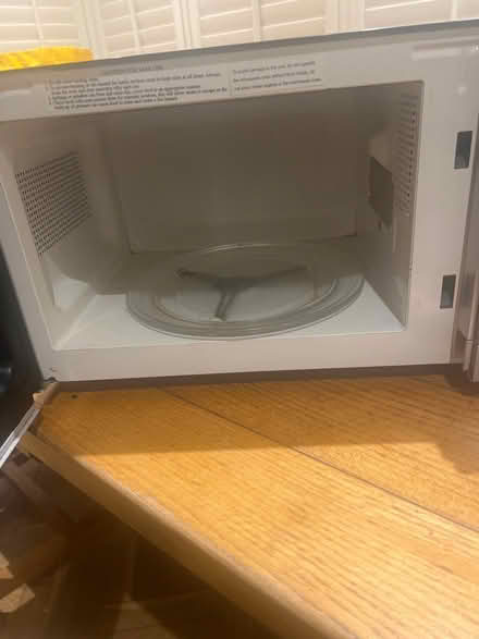 Photo of free Microwave oven (NW11 Temple Fortune) #1