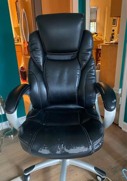 Photo of free Tall desk chair (Oakland NJ) #1