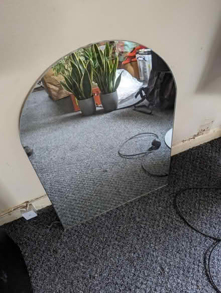 Photo of free Small mirror (SG8) #2