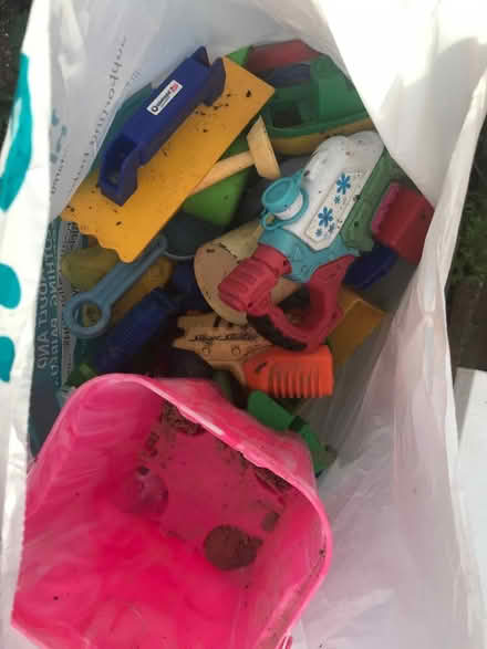 Photo of free wine rack, coffee machine, beach toys... (Linslade LU7) #3