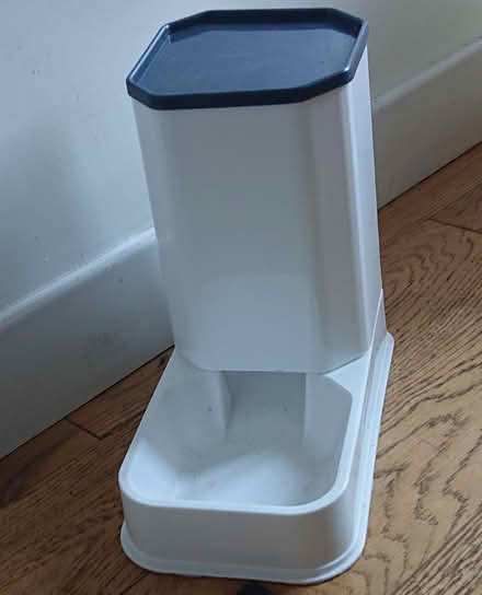 Photo of free Pet feeder (Upper Wolvercote OX2) #1
