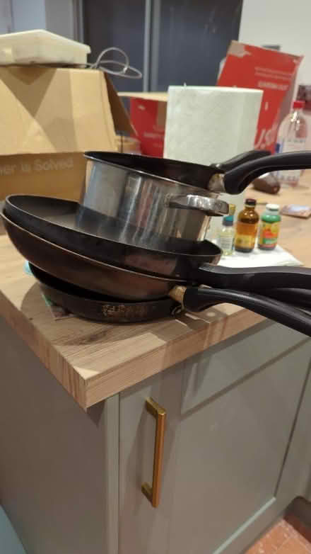 Photo of free Mix of pans and frying pans (Bebington) #1