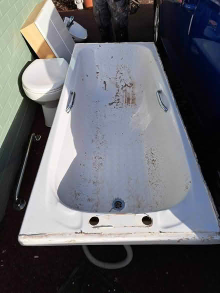Photo of free White Bath (TN24) #1